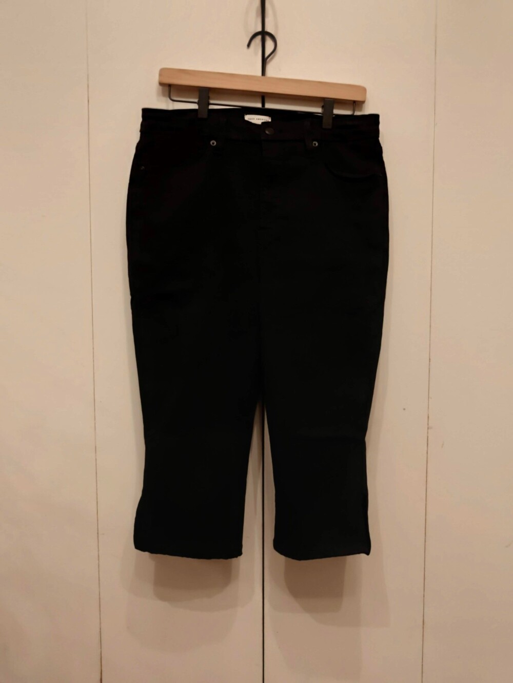 Good American Black Cropped Pants Size 15 Button Closure Five Pocket
